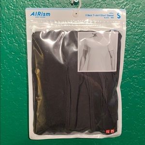 Uniqlo | AIRism V neck tee/undershirt